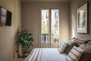 Lovely 6 BR Flat in L Eixample