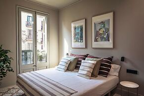 Lovely 6 BR Flat in L Eixample
