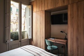 Lovely 6 BR Flat in L Eixample