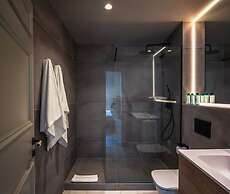 Lovely 6 BR Flat in L Eixample