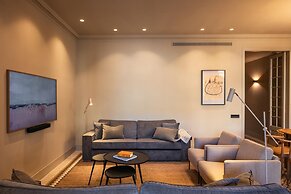 Lovely 6 BR Flat in L Eixample