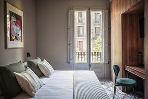 Lovely 6 BR Flat in L Eixample