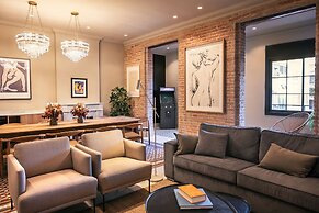 Lovely 6 BR Flat in L Eixample