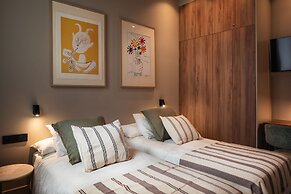 Lovely 6 BR Flat in L Eixample