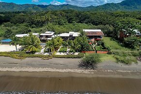 Beachfront Villa - Sunsets and Daily Maid Service