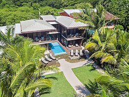 Beachfront Villa - Sunsets and Daily Maid Service