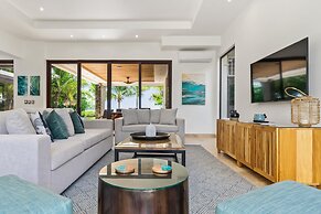 Beachfront Villa - Sunsets and Daily Maid Service