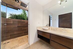 Beachfront Villa - Sunsets and Daily Maid Service