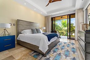 Beachfront Villa - Sunsets and Daily Maid Service