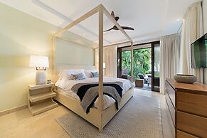 Beachfront Villa - Sunsets and Daily Maid Service
