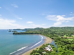 Beachfront Villa - Sunsets and Daily Maid Service
