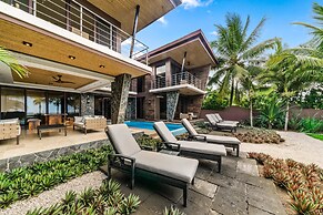 Beachfront Villa - Sunsets and Daily Maid Service