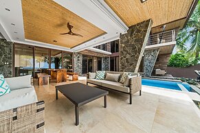 Beachfront Villa - Sunsets and Daily Maid Service