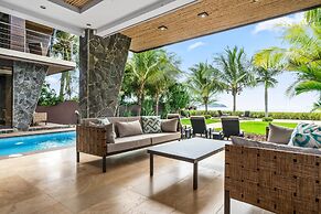 Beachfront Villa - Sunsets and Daily Maid Service