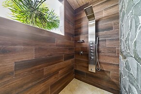 Beachfront Villa - Sunsets and Daily Maid Service