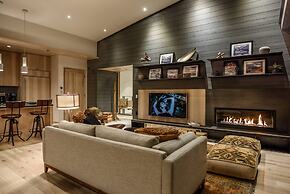 Modern Ski In Out Home Mid-mountain Northstar