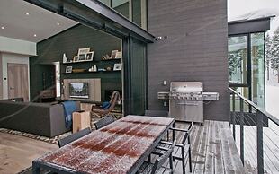 Modern Ski In Out Home Mid-mountain Northstar