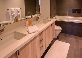 Modern Ski In Out Home Mid-mountain Northstar