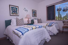 Modern Ski In Out Home Mid-mountain Northstar