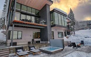 Modern Ski In Out Home Mid-mountain Northstar