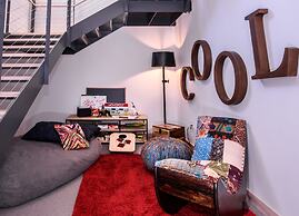 Modern Ski In Out Home Mid-mountain Northstar