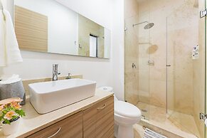NEW Perfect Location with Free Parking