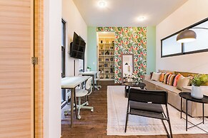 NEW Perfect Location with Free Parking