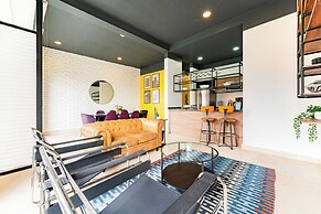 NEW Perfect Location with Free Parking