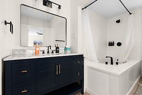 HOT TUB Tranquil Escape Pool Gym