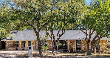 HOT TUB Tranquil Escape Pool Gym