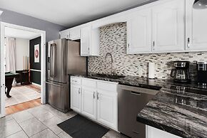 HOT TUB Tranquil Escape Pool Gym