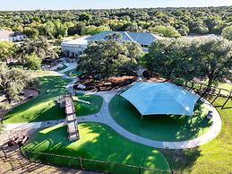 HOT TUB Tranquil Escape Pool Gym