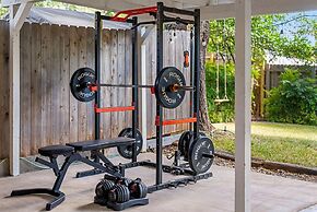 HOT TUB Tranquil Escape Pool Gym