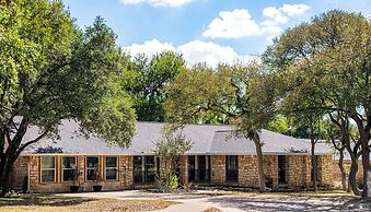 HOT TUB Tranquil Escape Pool Gym