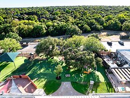 HOT TUB Tranquil Escape Pool Gym