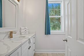 Courageous Beach House Suite D