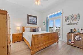 Courageous Beach House Suite D