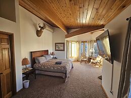 Bear Mountain Lodge