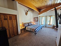 Bear Mountain Lodge