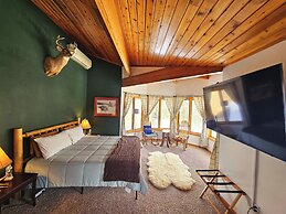 Bear Mountain Lodge