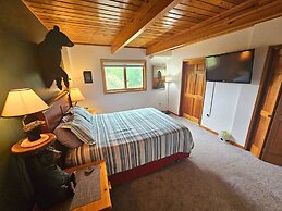 Bear Mountain Lodge