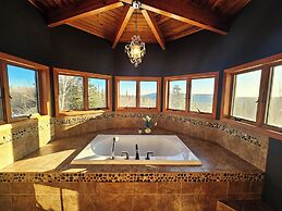 Bear Mountain Lodge