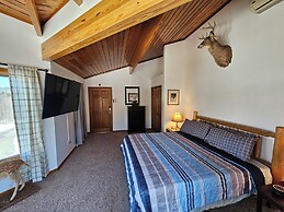 Bear Mountain Lodge