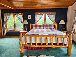 Bear Mountain Lodge