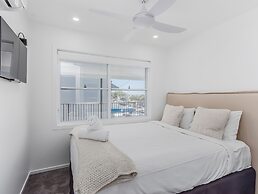 Relax on Marine Parade 2 BDR Apartment