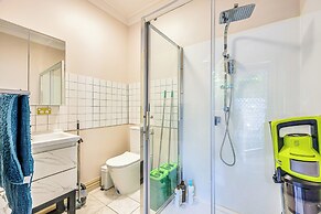 StayAU Expansive 7BR Villa Warrandyte