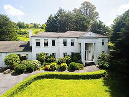 StayAU Expansive 7BR Villa Warrandyte