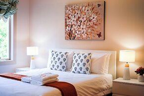 StayAU Expansive 7BR Villa Warrandyte