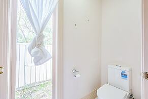 StayAU Expansive 7BR Villa Warrandyte