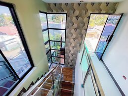 Rb's Three Storey House